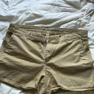 GAP GIRLFRIEND 5” short Size 14/32